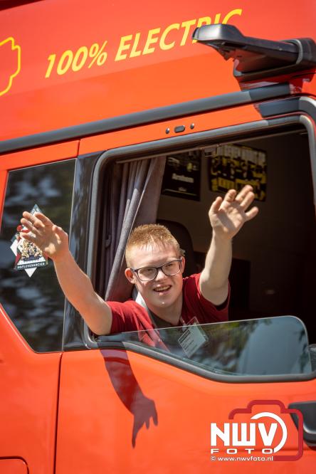 Geslaagde TruckRun Noordwest Veluwe met 111 vrachtwagens door Oldebroek en Elburg. - &copy; NWVFoto.nl