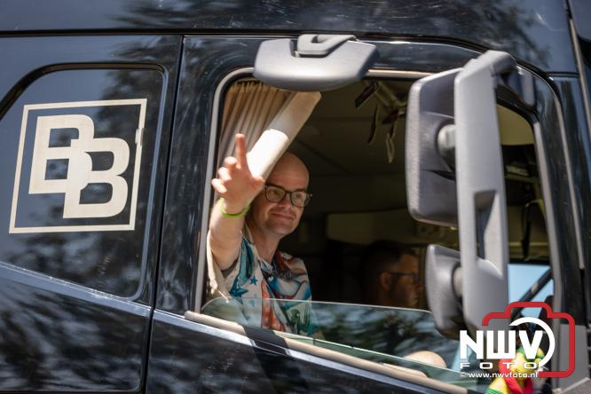 Geslaagde TruckRun Noordwest Veluwe met 111 vrachtwagens door Oldebroek en Elburg. - &copy; NWVFoto.nl