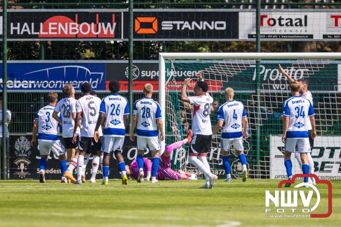 Jeugd de grote winnaar: handtekeningenregen na oefenduel PEC Zwolle – Al Jazira - &copy; NWVFoto.nl