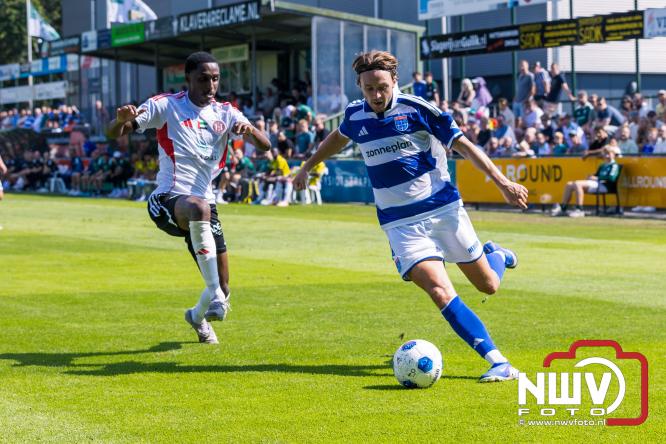 Jeugd de grote winnaar: handtekeningenregen na oefenduel PEC Zwolle – Al Jazira - &copy; NWVFoto.nl