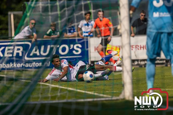 Jeugd de grote winnaar: handtekeningenregen na oefenduel PEC Zwolle – Al Jazira - &copy; NWVFoto.nl