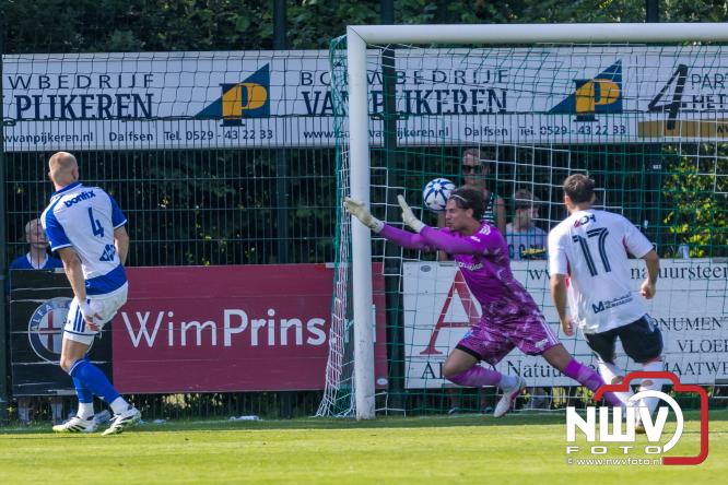 Jeugd de grote winnaar: handtekeningenregen na oefenduel PEC Zwolle – Al Jazira - &copy; NWVFoto.nl