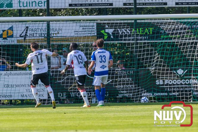Jeugd de grote winnaar: handtekeningenregen na oefenduel PEC Zwolle – Al Jazira - &copy; NWVFoto.nl