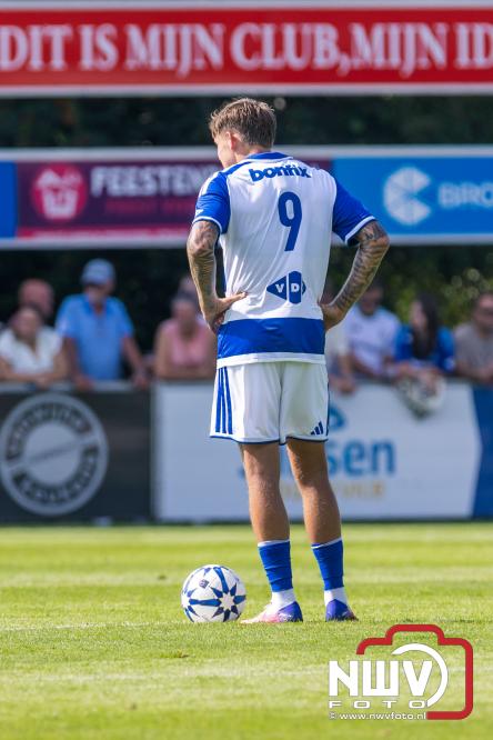 Jeugd de grote winnaar: handtekeningenregen na oefenduel PEC Zwolle – Al Jazira - &copy; NWVFoto.nl
