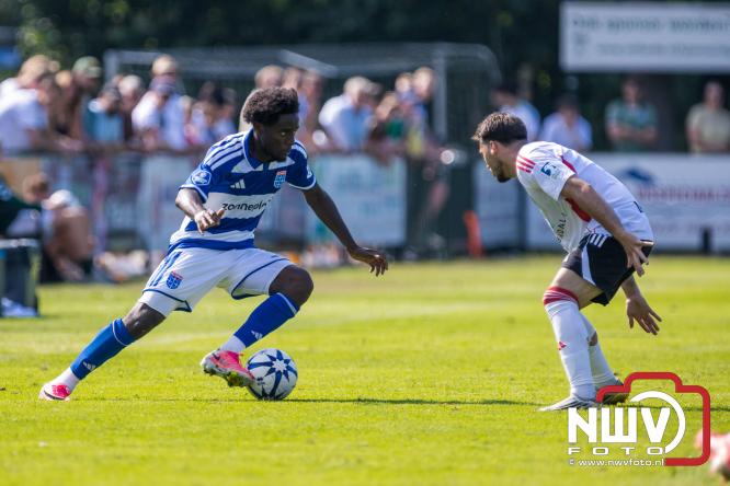 Jeugd de grote winnaar: handtekeningenregen na oefenduel PEC Zwolle – Al Jazira - &copy; NWVFoto.nl