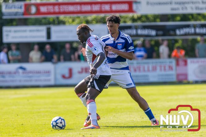 Jeugd de grote winnaar: handtekeningenregen na oefenduel PEC Zwolle – Al Jazira - &copy; NWVFoto.nl
