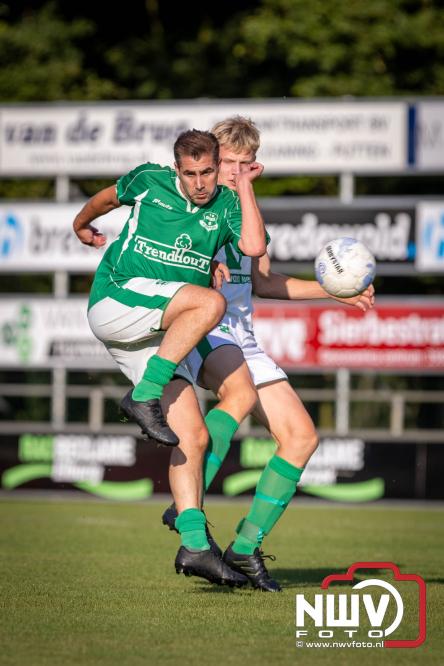 Afscheidswedstrijd Arjan Boon sluit indrukwekkende voetbalcarrière bij OWIOS af. - &copy; NWVFoto.nl