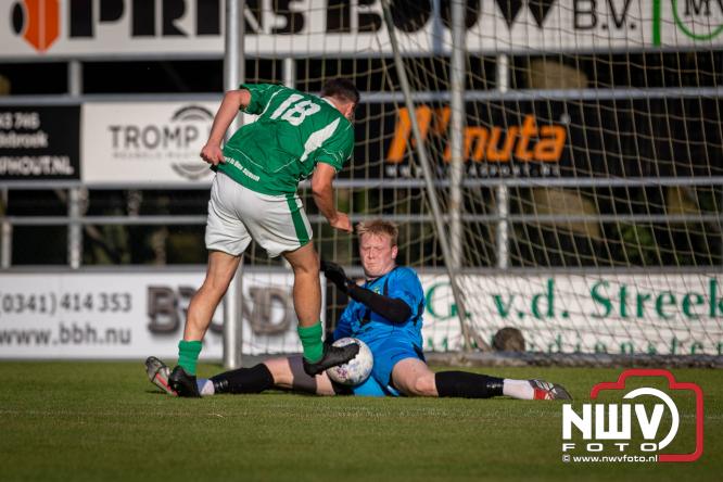 Afscheidswedstrijd Arjan Boon sluit indrukwekkende voetbalcarrière bij OWIOS af. - &copy; NWVFoto.nl