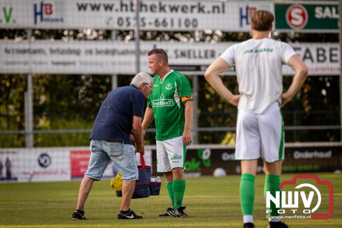 Afscheidswedstrijd Arjan Boon sluit indrukwekkende voetbalcarrière bij OWIOS af. - &copy; NWVFoto.nl