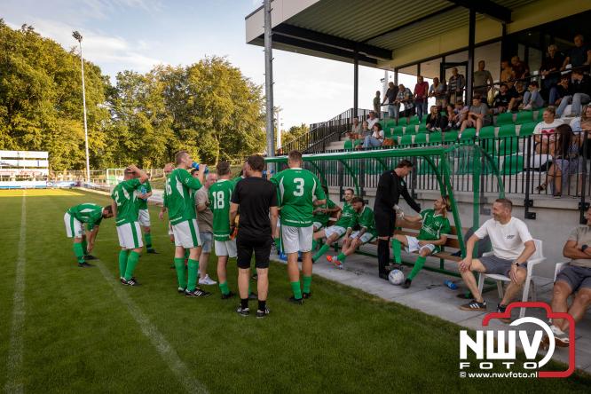 Afscheidswedstrijd Arjan Boon sluit indrukwekkende voetbalcarrière bij OWIOS af. - &copy; NWVFoto.nl