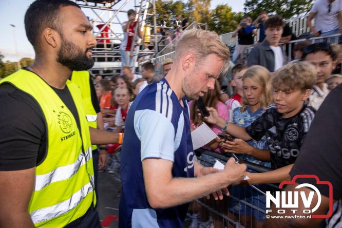 3500 toeschouwers genieten in Hulshorst van de wedstrijd AEK Lanarca tegen AFC Ajax. - &copy; NWVFoto.nl