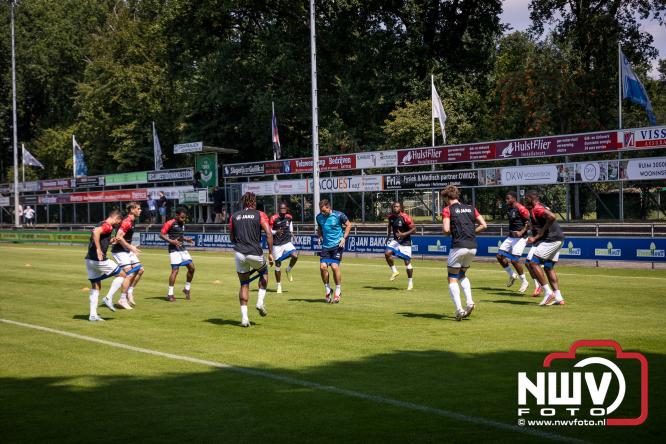 Zaterdag speelde sc Heerenveen een oefenwedstrijd op het sportpark Bovenmolen van Owios tegen OH Leuven. - &copy; NWVFoto.nl