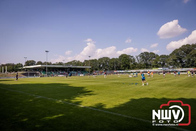 Zaterdag speelde sc Heerenveen een oefenwedstrijd op het sportpark Bovenmolen van Owios tegen OH Leuven. - &copy; NWVFoto.nl