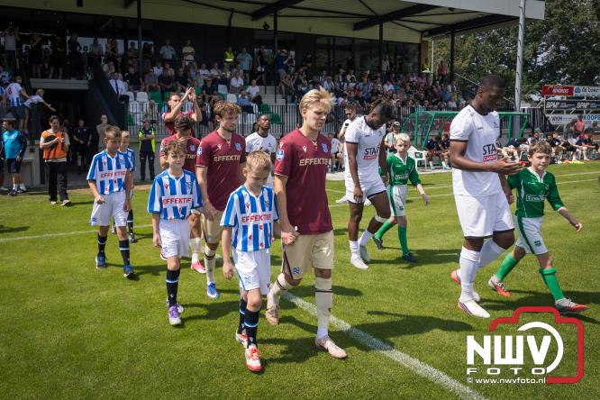 Zaterdag speelde sc Heerenveen een oefenwedstrijd op het sportpark Bovenmolen van Owios tegen OH Leuven. - &copy; NWVFoto.nl