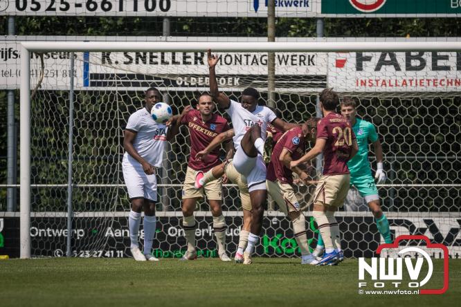 Zaterdag speelde sc Heerenveen een oefenwedstrijd op het sportpark Bovenmolen van Owios tegen OH Leuven. - &copy; NWVFoto.nl