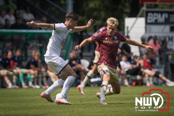 Zaterdag speelde sc Heerenveen een oefenwedstrijd op het sportpark Bovenmolen van Owios tegen OH Leuven. - &copy; NWVFoto.nl