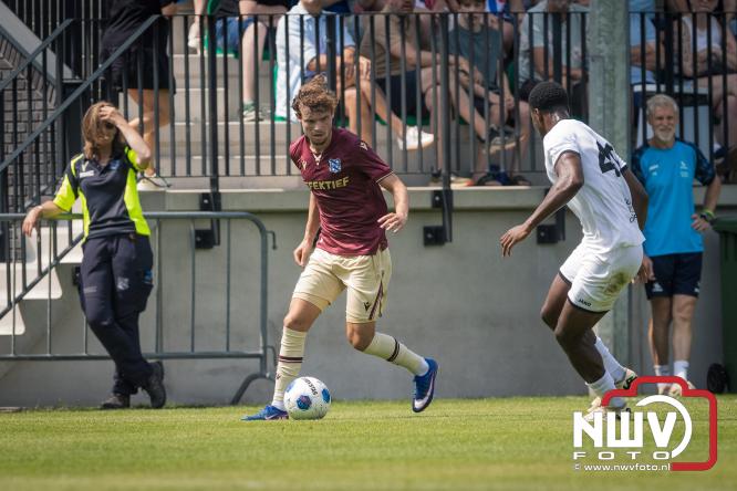 Zaterdag speelde sc Heerenveen een oefenwedstrijd op het sportpark Bovenmolen van Owios tegen OH Leuven. - &copy; NWVFoto.nl