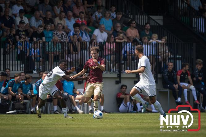 Zaterdag speelde sc Heerenveen een oefenwedstrijd op het sportpark Bovenmolen van Owios tegen OH Leuven. - &copy; NWVFoto.nl