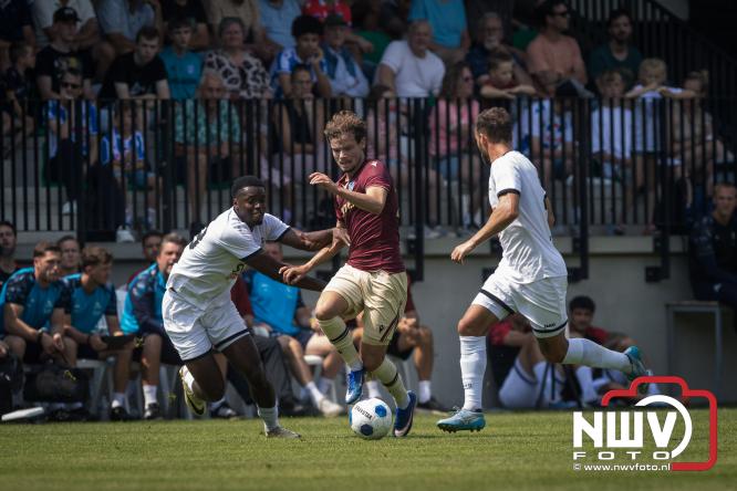 Zaterdag speelde sc Heerenveen een oefenwedstrijd op het sportpark Bovenmolen van Owios tegen OH Leuven. - &copy; NWVFoto.nl