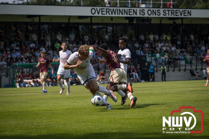 Zaterdag speelde sc Heerenveen een oefenwedstrijd op het sportpark Bovenmolen van Owios tegen OH Leuven. - &copy; NWVFoto.nl