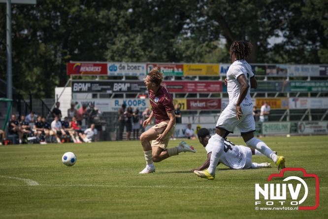 Zaterdag speelde sc Heerenveen een oefenwedstrijd op het sportpark Bovenmolen van Owios tegen OH Leuven. - &copy; NWVFoto.nl