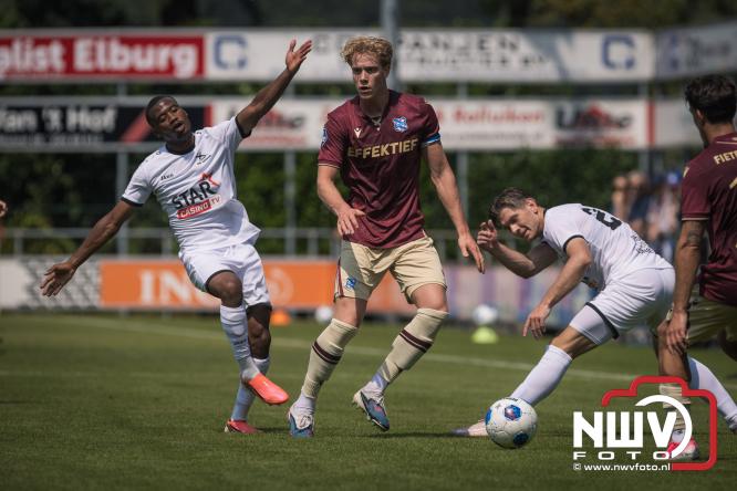 Zaterdag speelde sc Heerenveen een oefenwedstrijd op het sportpark Bovenmolen van Owios tegen OH Leuven. - &copy; NWVFoto.nl