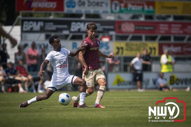 Zaterdag speelde sc Heerenveen een oefenwedstrijd op het sportpark Bovenmolen van Owios tegen OH Leuven. - &copy; NWVFoto.nl