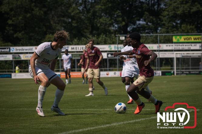 Zaterdag speelde sc Heerenveen een oefenwedstrijd op het sportpark Bovenmolen van Owios tegen OH Leuven. - &copy; NWVFoto.nl