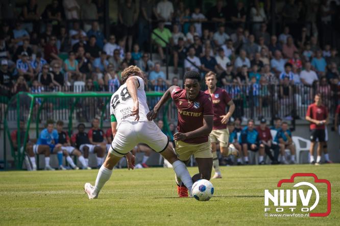 Zaterdag speelde sc Heerenveen een oefenwedstrijd op het sportpark Bovenmolen van Owios tegen OH Leuven. - &copy; NWVFoto.nl