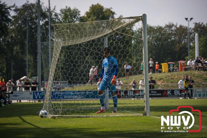 Zaterdag speelde sc Heerenveen een oefenwedstrijd op het sportpark Bovenmolen van Owios tegen OH Leuven. - &copy; NWVFoto.nl