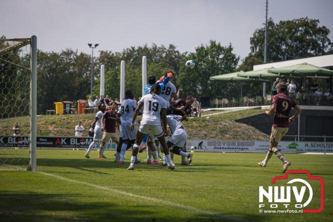 Zaterdag speelde sc Heerenveen een oefenwedstrijd op het sportpark Bovenmolen van Owios tegen OH Leuven. - &copy; NWVFoto.nl