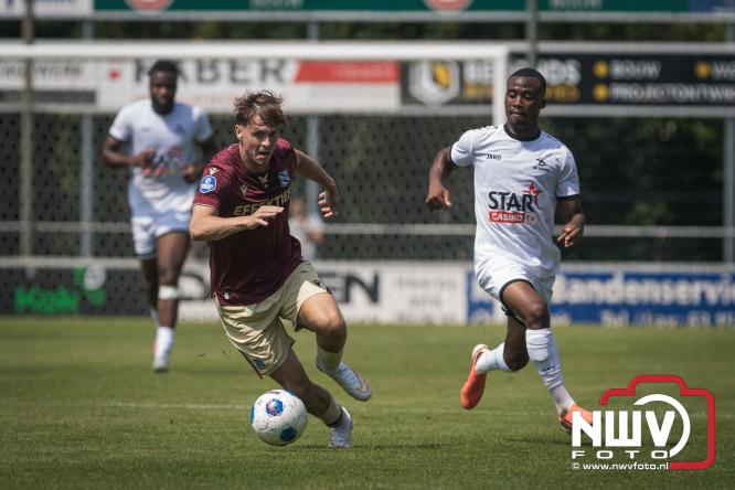 Zaterdag speelde sc Heerenveen een oefenwedstrijd op het sportpark Bovenmolen van Owios tegen OH Leuven. - &copy; NWVFoto.nl
