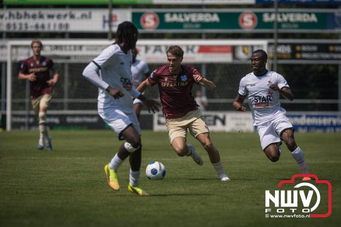 Zaterdag speelde sc Heerenveen een oefenwedstrijd op het sportpark Bovenmolen van Owios tegen OH Leuven. - &copy; NWVFoto.nl