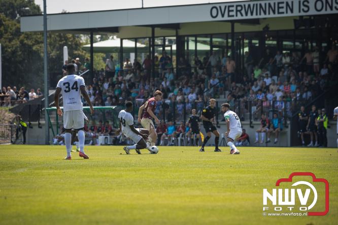 Zaterdag speelde sc Heerenveen een oefenwedstrijd op het sportpark Bovenmolen van Owios tegen OH Leuven. - &copy; NWVFoto.nl