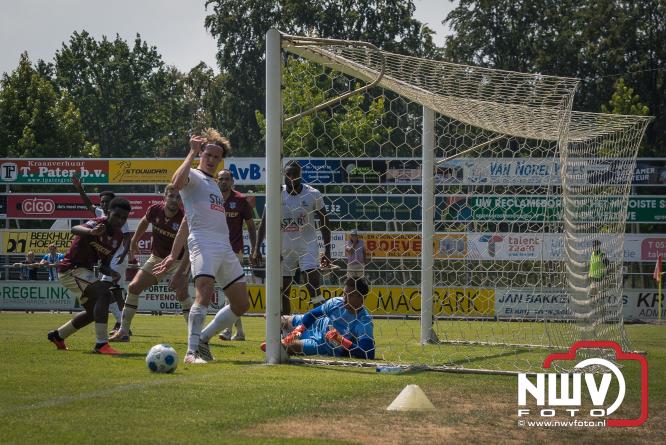 Zaterdag speelde sc Heerenveen een oefenwedstrijd op het sportpark Bovenmolen van Owios tegen OH Leuven. - &copy; NWVFoto.nl