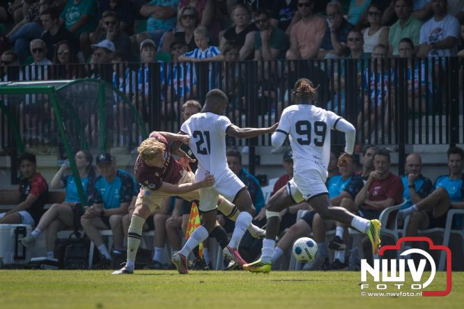 Zaterdag speelde sc Heerenveen een oefenwedstrijd op het sportpark Bovenmolen van Owios tegen OH Leuven. - &copy; NWVFoto.nl