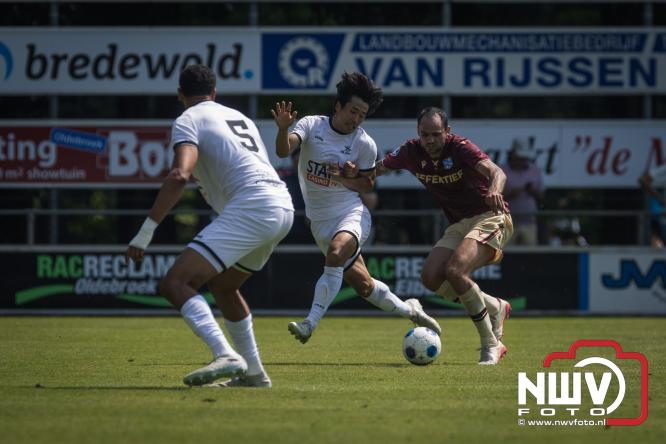 Zaterdag speelde sc Heerenveen een oefenwedstrijd op het sportpark Bovenmolen van Owios tegen OH Leuven. - &copy; NWVFoto.nl