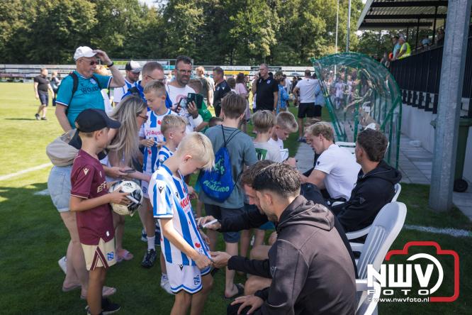 Zaterdag speelde sc Heerenveen een oefenwedstrijd op het sportpark Bovenmolen van Owios tegen OH Leuven. - &copy; NWVFoto.nl