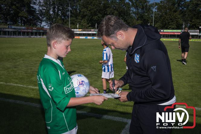 Zaterdag speelde sc Heerenveen een oefenwedstrijd op het sportpark Bovenmolen van Owios tegen OH Leuven. - &copy; NWVFoto.nl