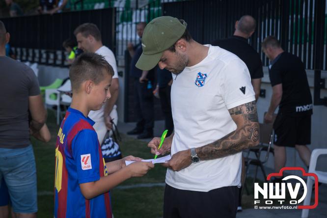 Zaterdag speelde sc Heerenveen een oefenwedstrijd op het sportpark Bovenmolen van Owios tegen OH Leuven. - &copy; NWVFoto.nl