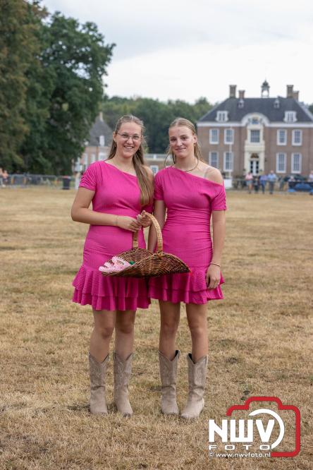 Landgoed Zwaluwenburg 't Harde vormt decor voor Fokdag en Concours van Warmbloedpaarden fokvereniging Oldebroek e.o. - &copy; NWVFoto.nl