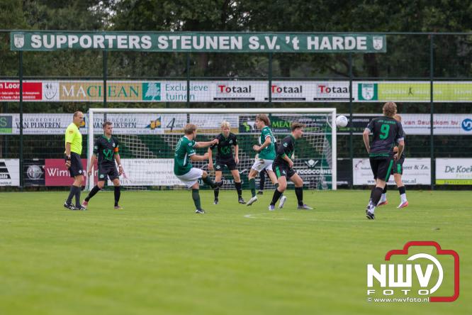 In de strijd om de Veluwe Cup moest OWIOS dinsdagavond zijn meerdere erkennen in SV ’t Harde. De wedstrijd eindigde in een nipte 0-1 nederlaag voor OWIOS. - &copy; NWVFoto.nl