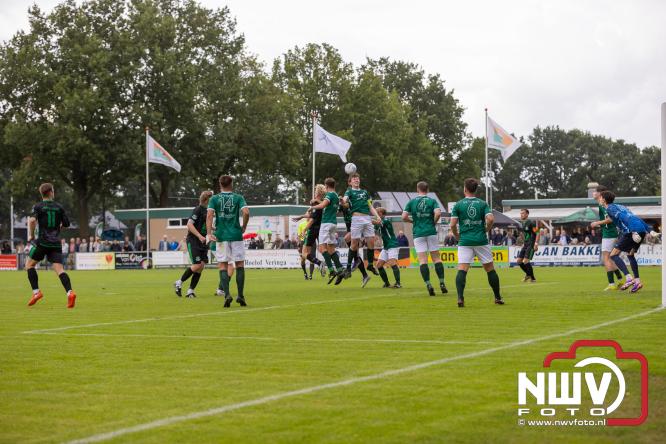In de strijd om de Veluwe Cup moest OWIOS dinsdagavond zijn meerdere erkennen in SV ’t Harde. De wedstrijd eindigde in een nipte 0-1 nederlaag voor OWIOS. - &copy; NWVFoto.nl