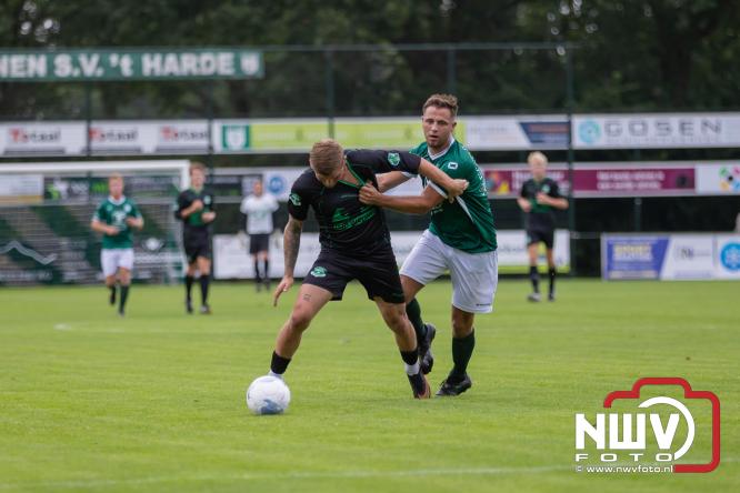 In de strijd om de Veluwe Cup moest OWIOS dinsdagavond zijn meerdere erkennen in SV ’t Harde. De wedstrijd eindigde in een nipte 0-1 nederlaag voor OWIOS. - &copy; NWVFoto.nl