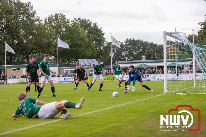 In de strijd om de Veluwe Cup moest OWIOS dinsdagavond zijn meerdere erkennen in SV ’t Harde. De wedstrijd eindigde in een nipte 0-1 nederlaag voor OWIOS. - &copy; NWVFoto.nl