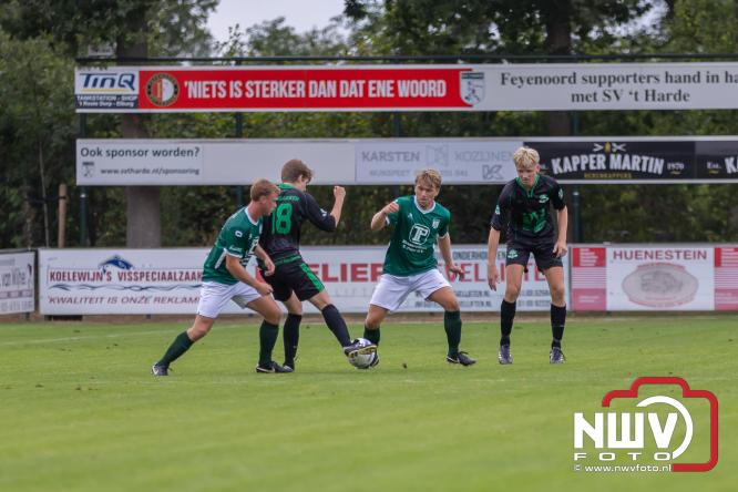 In de strijd om de Veluwe Cup moest OWIOS dinsdagavond zijn meerdere erkennen in SV ’t Harde. De wedstrijd eindigde in een nipte 0-1 nederlaag voor OWIOS. - &copy; NWVFoto.nl