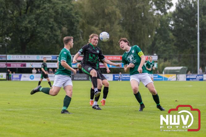 In de strijd om de Veluwe Cup moest OWIOS dinsdagavond zijn meerdere erkennen in SV ’t Harde. De wedstrijd eindigde in een nipte 0-1 nederlaag voor OWIOS. - &copy; NWVFoto.nl