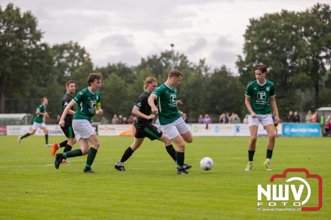 In de strijd om de Veluwe Cup moest OWIOS dinsdagavond zijn meerdere erkennen in SV ’t Harde. De wedstrijd eindigde in een nipte 0-1 nederlaag voor OWIOS. - &copy; NWVFoto.nl