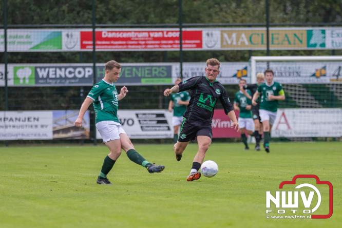 In de strijd om de Veluwe Cup moest OWIOS dinsdagavond zijn meerdere erkennen in SV ’t Harde. De wedstrijd eindigde in een nipte 0-1 nederlaag voor OWIOS. - &copy; NWVFoto.nl