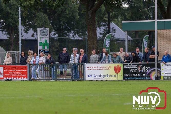 In de strijd om de Veluwe Cup moest OWIOS dinsdagavond zijn meerdere erkennen in SV ’t Harde. De wedstrijd eindigde in een nipte 0-1 nederlaag voor OWIOS. - &copy; NWVFoto.nl
